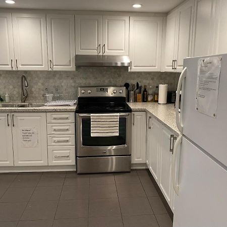 Yonge And Finch Subway !S Spacious And Modern Private Bd With Shared Bathroom Toronto Zewnętrze zdjęcie