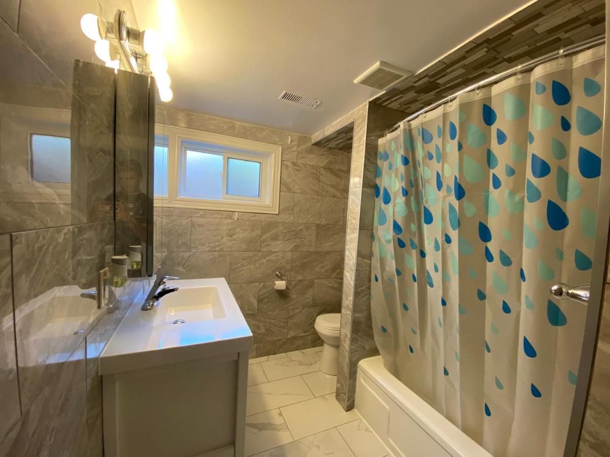 Yonge And Finch Subway !S Spacious And Modern Private Bd With Shared Bathroom Toronto Zewnętrze zdjęcie