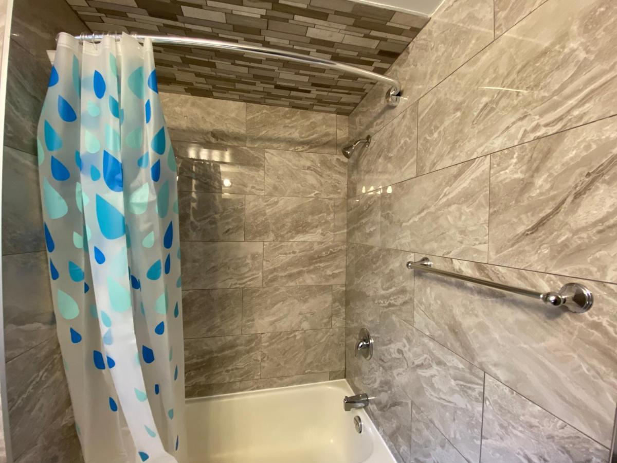 Yonge And Finch Subway !S Spacious And Modern Private Bd With Shared Bathroom Toronto Zewnętrze zdjęcie